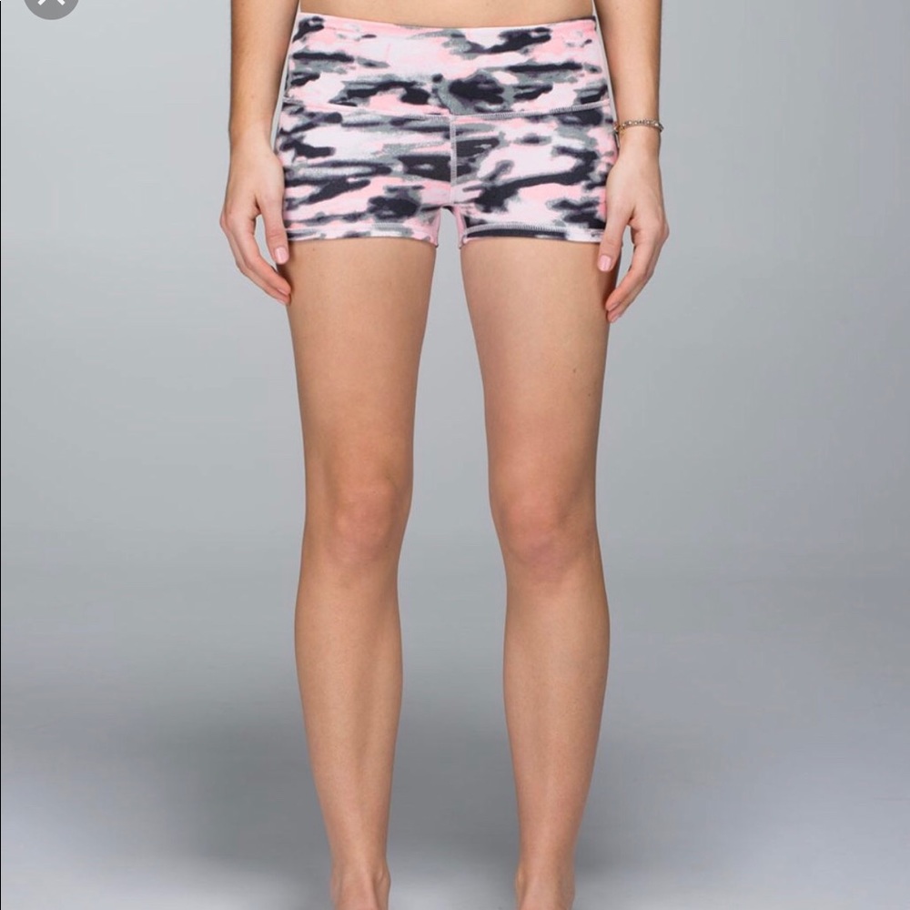 Size 6 lulu boogie shorts pink camo new